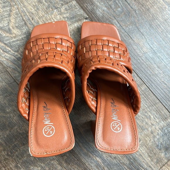 Nasty Gal Heeled woven Sandals - Picture 6 of 10